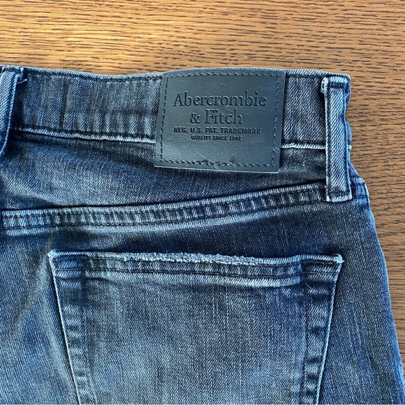 Abercrombie & Fitch Relaxed Denim Shorts - Ripped Black Wash - Picture 5 of 6